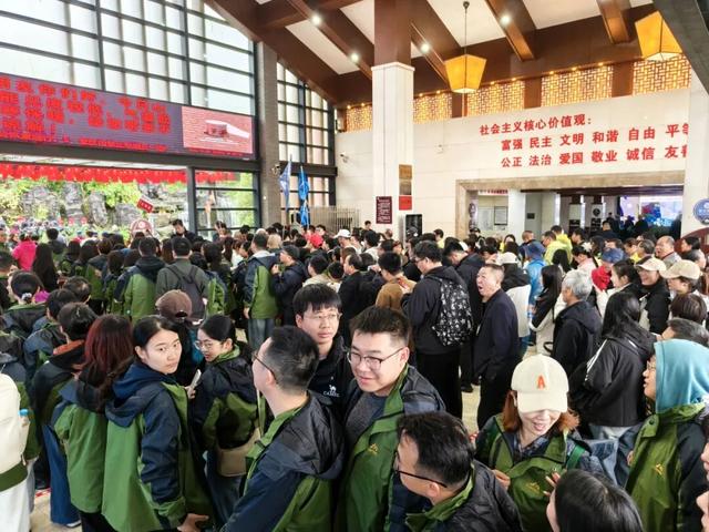 明月山迎3000人工会游团，冬季旅游人气旺！