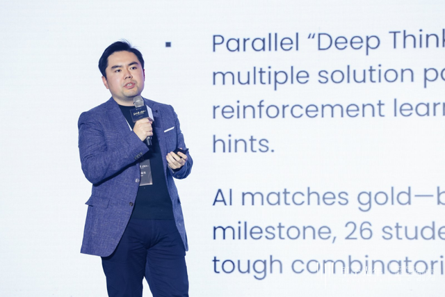 2000+人次 70余位大咖辩AI下半场，2025甲子引力年终盛典圆满落幕