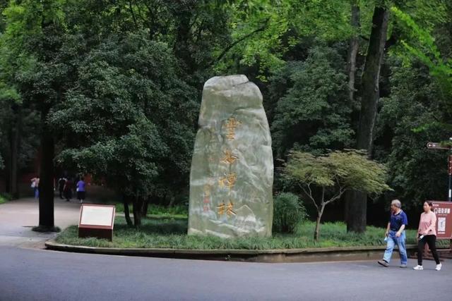 南京灵谷寺：南朝四百八十寺，多少楼台烟雨中