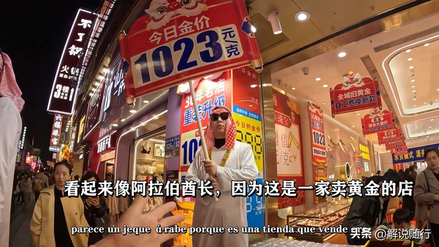 被夜生活科技智能公益体彻底震撼！外国夫妇特殊遭遇感动到落泪