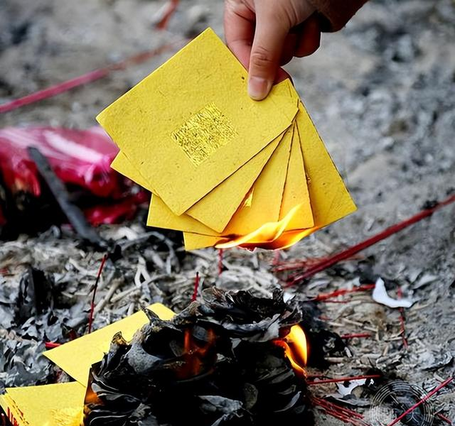 老人去世后，“遗物5不烧，烧了福气跑”，身为子女千万要注意！