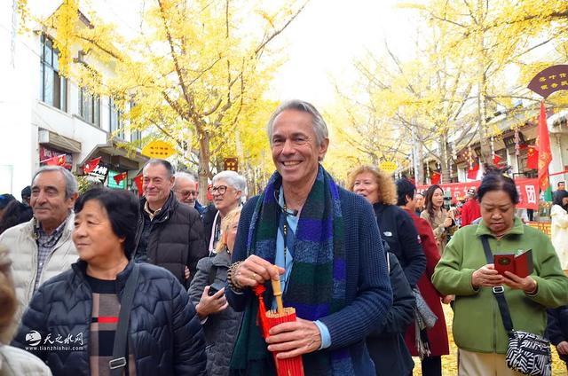 西班牙国际友人到访天水黄金大道 体验国人初冬浪漫狂欢活动!