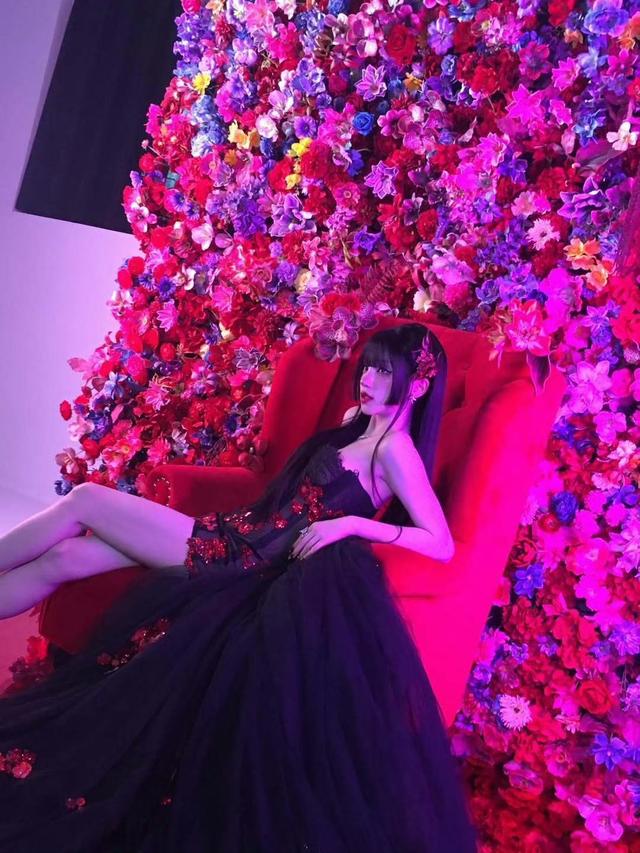 宋雨琦 内娱顶级身材，胸腰比太逆天，抹胸造型性感妖娆太火辣！