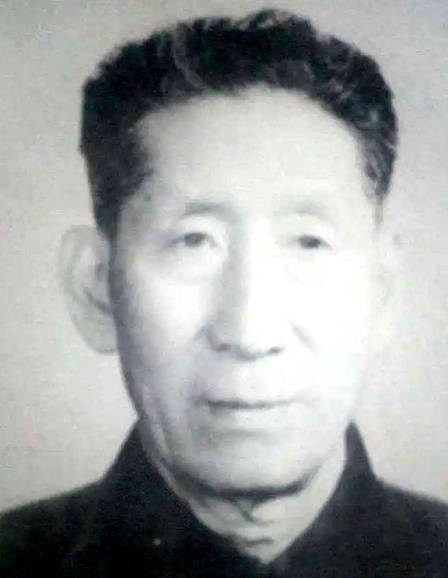 他曾担任青海省委书记，1966年被停职，1978年担任甘肃省委书记