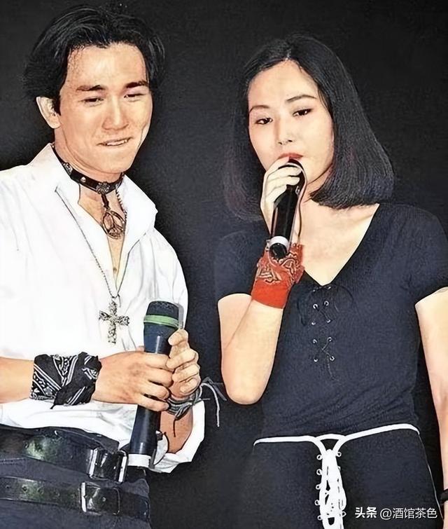 演员温兆伦现状：定居北京，61岁不显老依然帅气，10岁女儿很漂亮