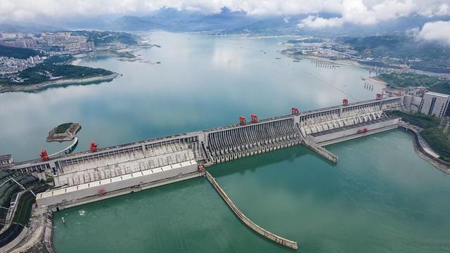 三峡大坝“账本”出炉：运行了20余年，当初2500亿投入回本了吗？