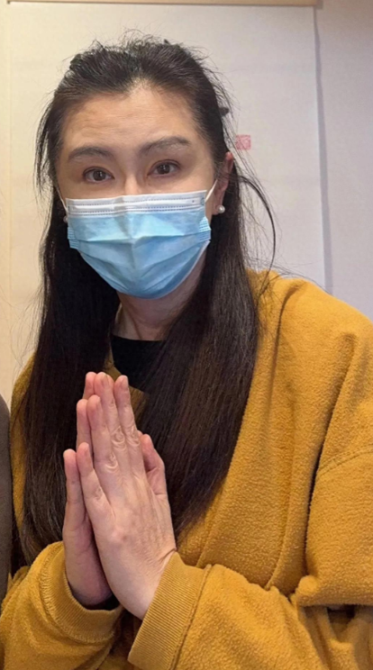 58岁王祖贤温哥华逛菜市场，大腹便便，穿裤衩拖鞋，女神形象全无