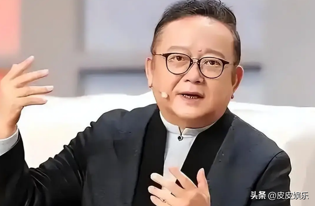 事实证明，被传卖掉上亿豪宅移民美国的王刚，已经走上另一条大道