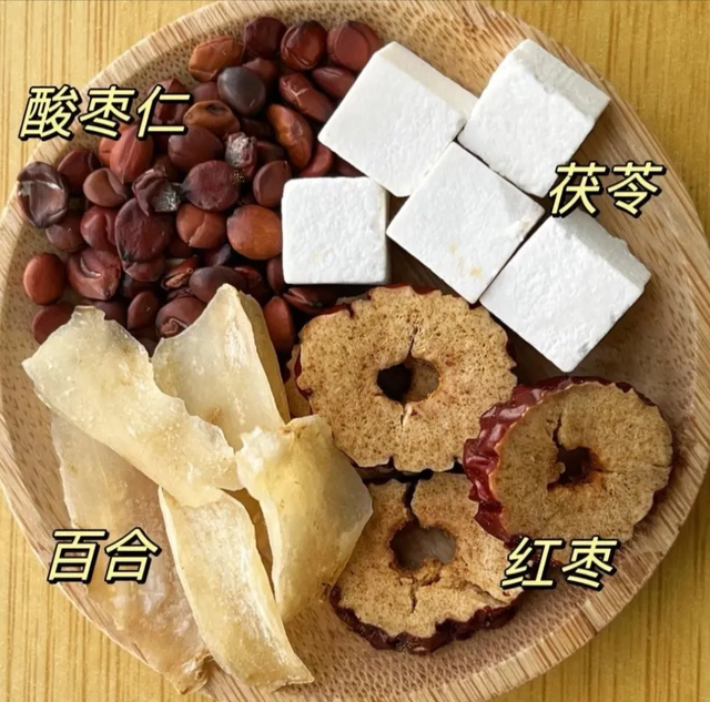 吃红枣有讲究！4类人慎吃，这3款茶饮方，补气血还能助睡眠