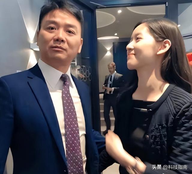 1元薪酬落幕：别再笑奶茶妹妹了！刘强东期权暴赚330亿 套路太深
