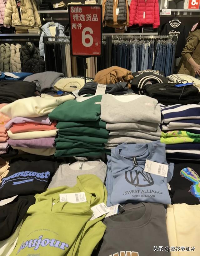 “跌下神坛”的4大服装品牌，曾红极一时，看看有你穿过的吗？