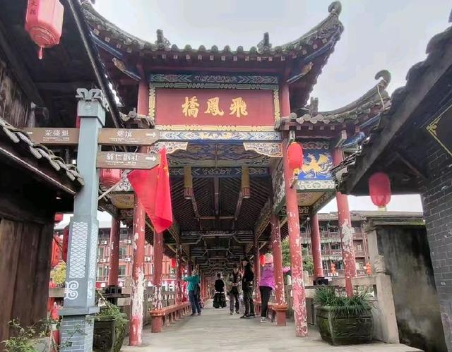 游览汉中市的青木川古镇