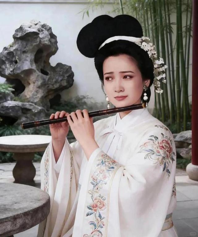 何晴去世30天，儿子许何终于发声，字字催泪，才知许亚军有多体面