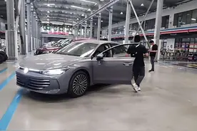 全新帕萨特B9实车曝光，长超5米配三大屏+大疆智驾，增1.5T动力图片