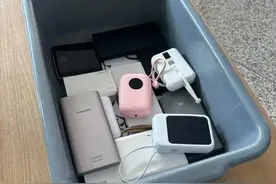 虹桥机场一天存了几十个！上海两大机场均提供充电宝7日暂存，但需要注意的是……图片