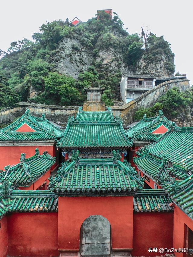 武当山意外之喜！雨中留宿南岩，邂逅古建与自然的绝配