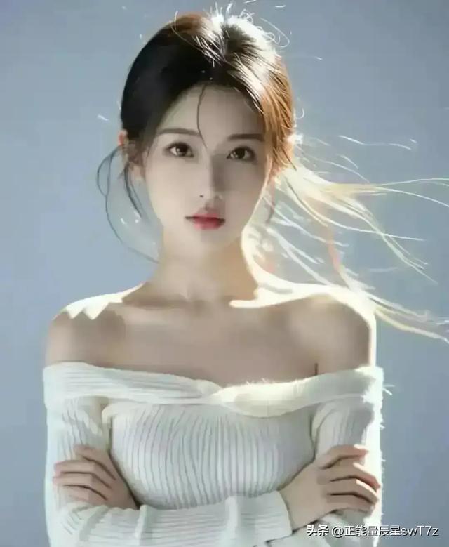 河南信阳一学校女神，身材拥有黄金比例	，散发迷人身材魅力