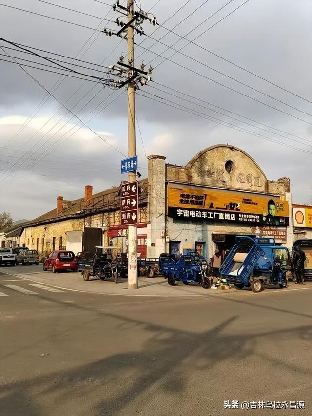 永吉县最早的电影院设在乌拉街镇，使用的放映机与乌克兰有关