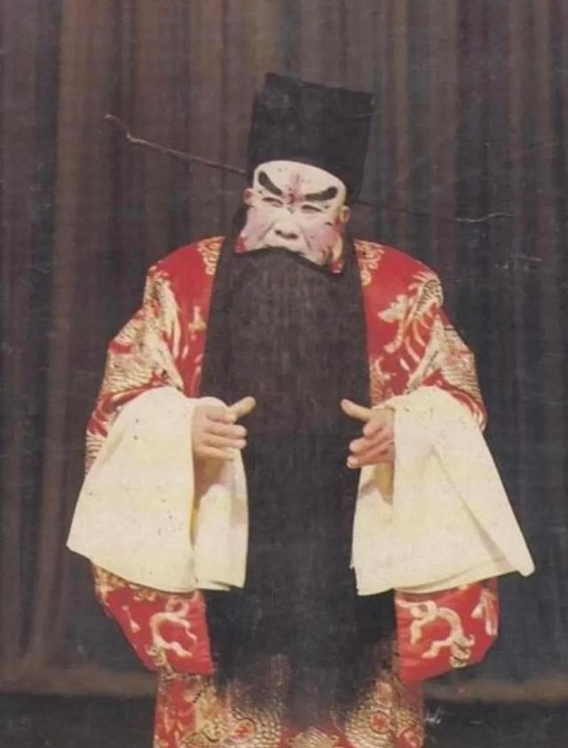 袁世海这样评论样板戏以及钱浩梁	、刘长瑜在《红灯记》中的表演