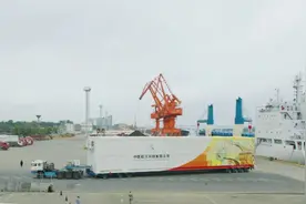 执行探月任务的长征五号遥八运载火箭安全运抵文昌图片