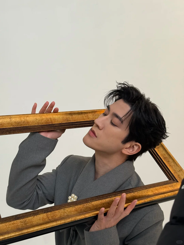 北京红毯太真实，杨颖险些走光，钟丽缇挤出副乳	，张雪迎脸僵肿