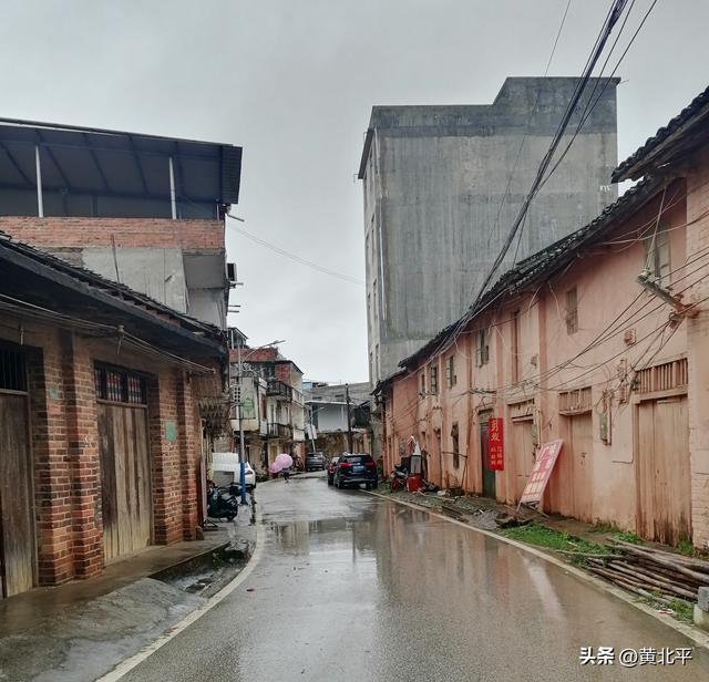 广西南宁市宾阳与青秀、兴宁和横州交界的小镇，流失比常住人口多