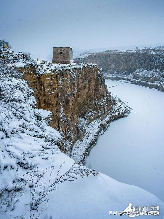 长城“牵手”黄河！山西偏关老牛湾大雪刷屏
