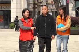 十六载救命恩情！失明按摩师与恩人阿婆重逢了图片