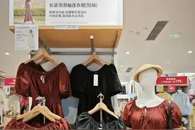 “优衣库”美丽的裙装多又多，打不打折都漂亮（2024年6月18日）图片