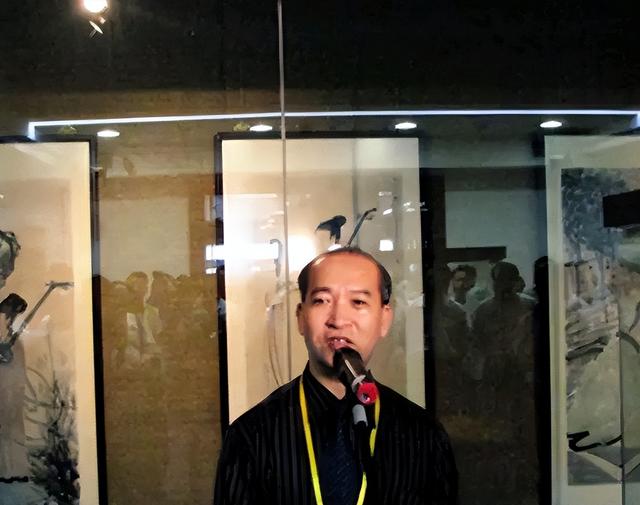 放弃亿万财产，抛弃中国国籍跑去英国捡垃圾，20年后成为国民英雄