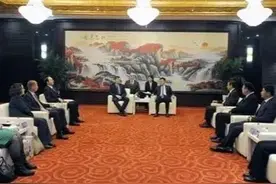 营口市委书记李强会见俄罗斯特维尔州政府副主席兼经济发展部部长伊万·叶戈罗夫一行图片