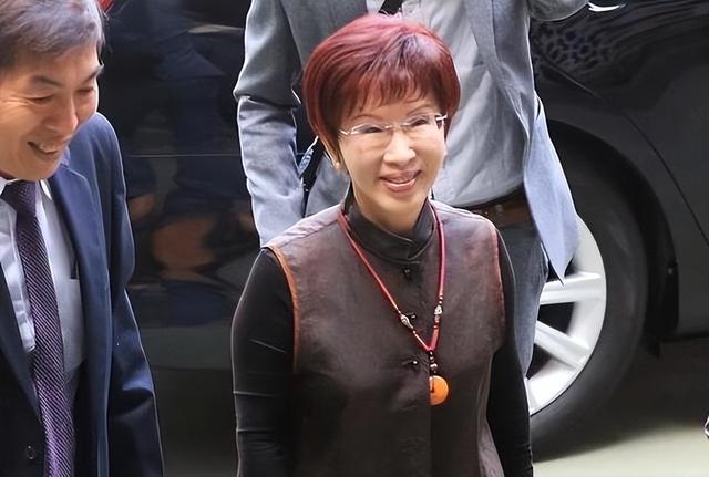 被大陆警告后，台当局改称洪秀柱无罪，没来北京的马英九却遭了难