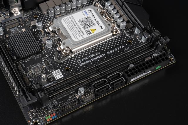 英特尔酷睿Ultra5 230F+铭瑄挑战者H810ITX+乔思伯NV10装机分享！