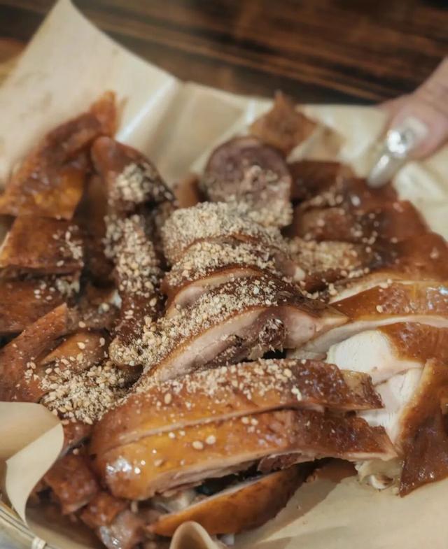 不输昆明！高铁可达20℃暖冬小城，泡温泉晒太阳水果随吃！人少物价低，6元就嗦粉！