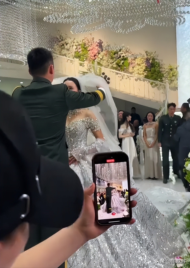 张自轩婚礼现场，新娘很强势两次拒绝他的亲密动作	，岳父实力不菲