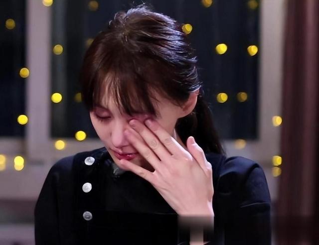 35岁郑爽近照曝光！形象管理失败，彻底成了素人，在美日子舒坦了