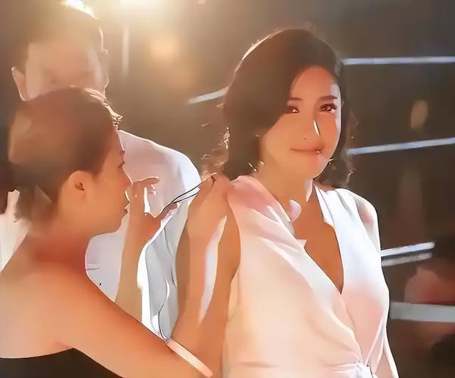 香港三级片女星下嫁农村，曾不雅照满天飞，如今42岁官宣怀孕