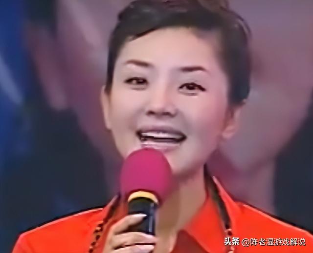 51岁主持人方琼：嫁给电视台领导，21岁儿子不仅长得像她还是学霸