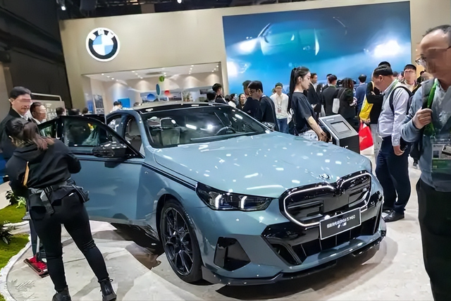 宝马Z4谢幕	，30年敞篷传奇终结，手动挡为何成最后救命稻草？