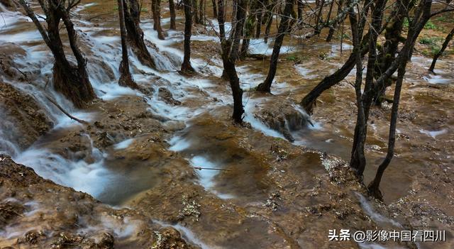 四川牟尼沟：扎嘎瀑布引客来