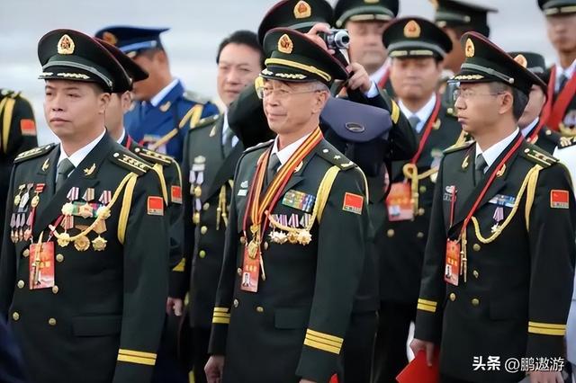 被央视怒批、脑袋空空，德不配位，难怪阅兵从不邀请“流量”明星