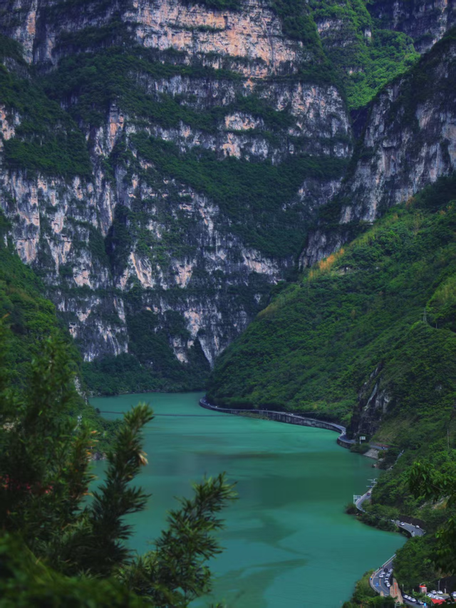 知道小凉山彝乡峡谷有多壮观吗？城巴佬！