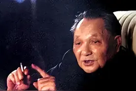 97年香港回归前，我军发现安全隐患，百余名军人乘装甲车提前入港图片