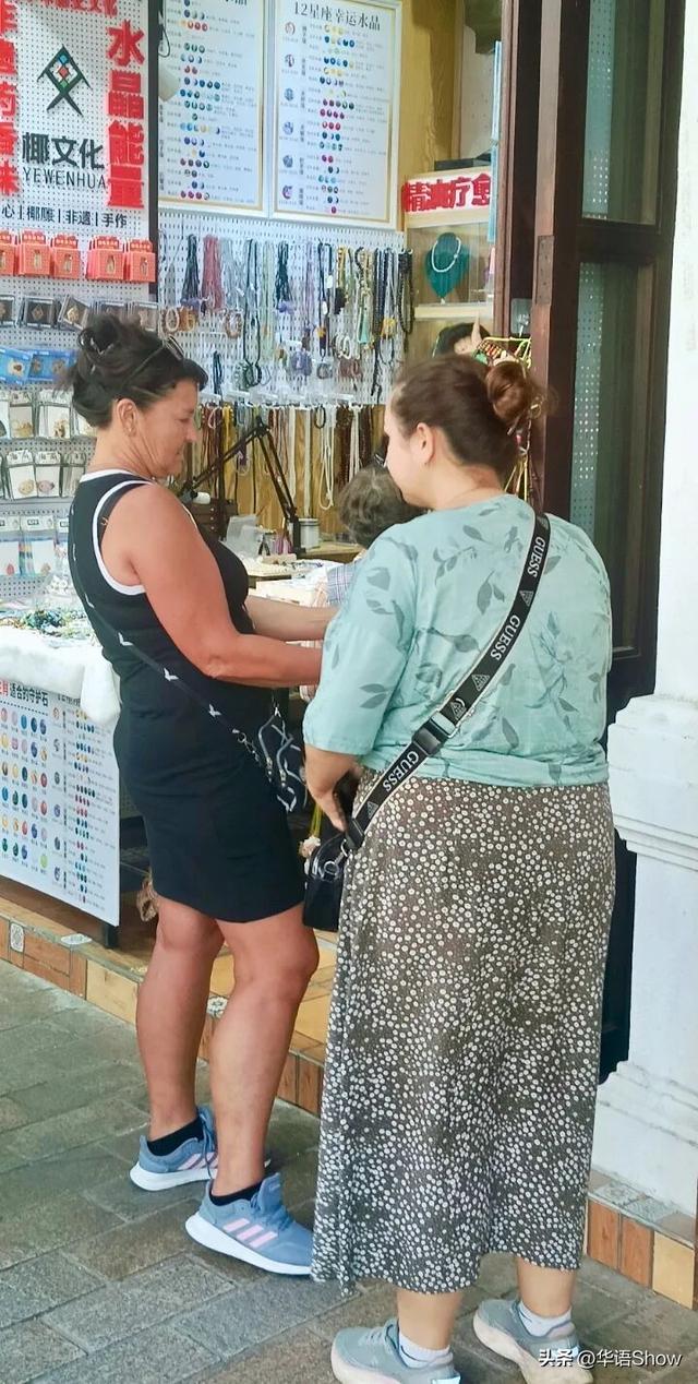 封关前瞻丨海口骑楼老街冬日景象：满眼都是外国人