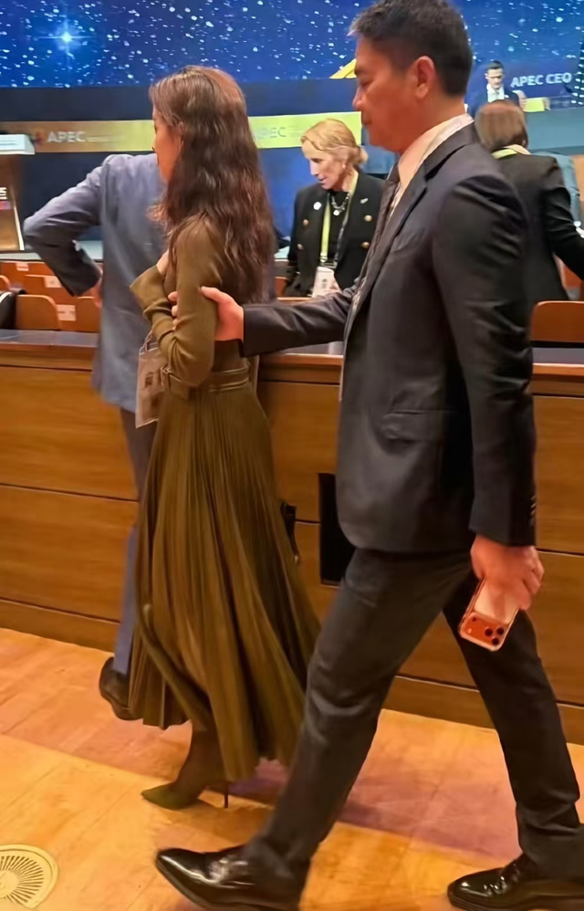 婚变风波48小时后，刘强东不再沉默，坦言“在老婆面前没了自信”