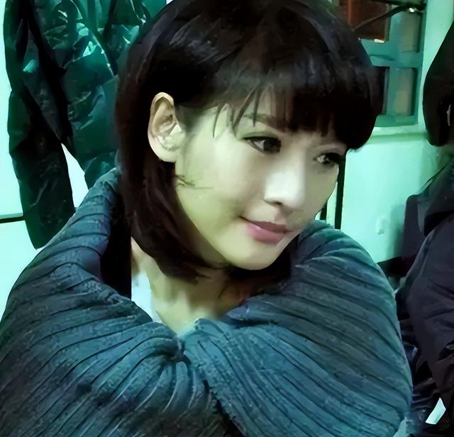 她私生活有多混乱？和冯小刚夜宿8小时，陈红老公为其花1000万？