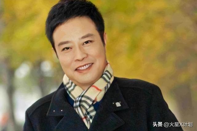 没想到，主持央视天气预报将近30年的宋英杰，竟是兼职的"临时工"
