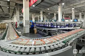 @江苏中小学生：新学期教材又有新变化图片