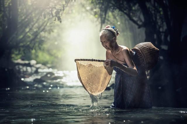 公司年会玩国王游戏，我抽到国王，命令女总裁和我舌吻一分钟