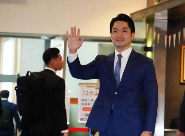 解放军围台军演，民众党抗议，蒋万安表态软，郑丽文回应亮眼